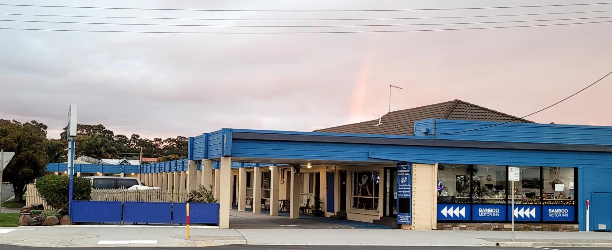 Bamboo Motor Inn Lakes Entrance Exterior photo