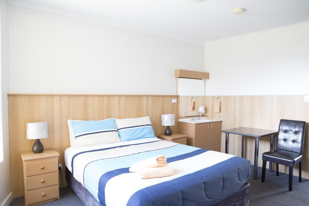 Bamboo Motor Inn Lakes Entrance Exterior photo